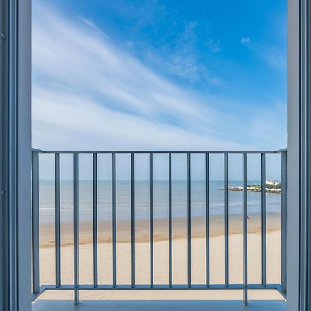 Cerise Royan - Le Grand Hotel De La Plage Buitenkant foto