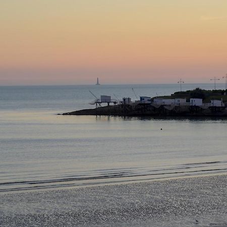 Cerise Royan - Le Grand Hotel De La Plage Buitenkant foto