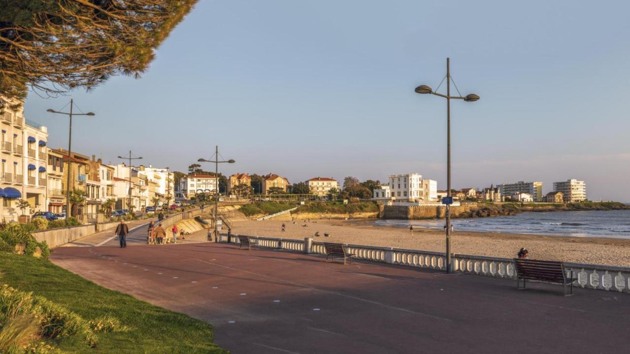 Cerise Royan - Le Grand Hotel De La Plage Buitenkant foto